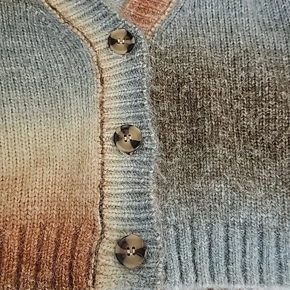 Cropped Cardigan - Picture 2 of 4
